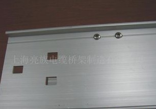 鍍鋅金屬橋架有著什么優(yōu)勢？